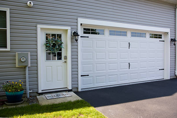 24/7 Emergency Garage Door Panel Replacement experts in Rollingwood, CA